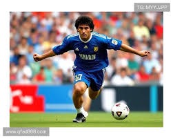 揭秘“掼蛋”的组对逻辑：为什么配合的默契远比个人牌力重要？