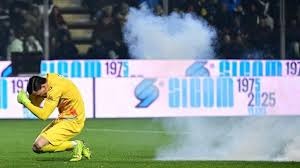 为什么外野手在阳光下接捕时需要用手套遮挡光线的黄金角度