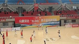 不可触碰的美，若昂-内维斯女友马达莱娜晒暗黑风妆造