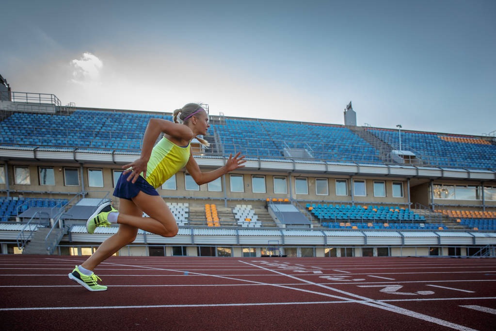 费城人队 2025 年季中签下守门人菲尔班克（Pete Fairbank）强化牛棚